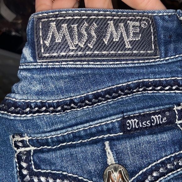 Miss Me Woman’s Distressed Easy Bootcut Jeans 28 - Picture 5 of 10